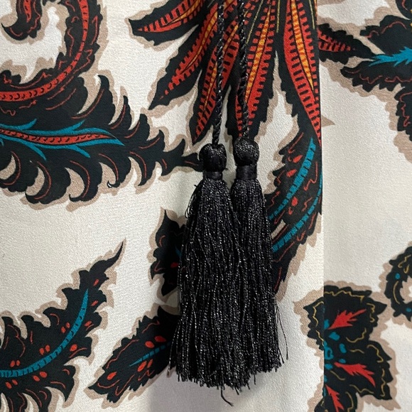 Fig and Flower Vibrant Geometric Floral Blouse - Picture 6 of 8